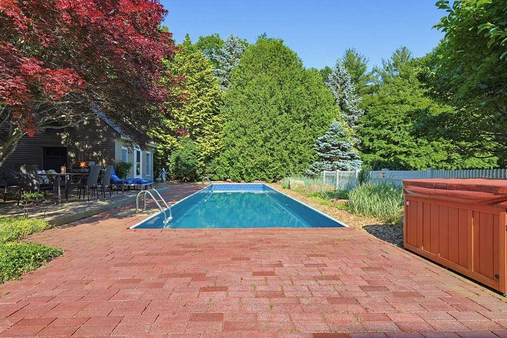 110 Chipper Hill Road Northbridge, MA 01534 - Photo 28 of 40