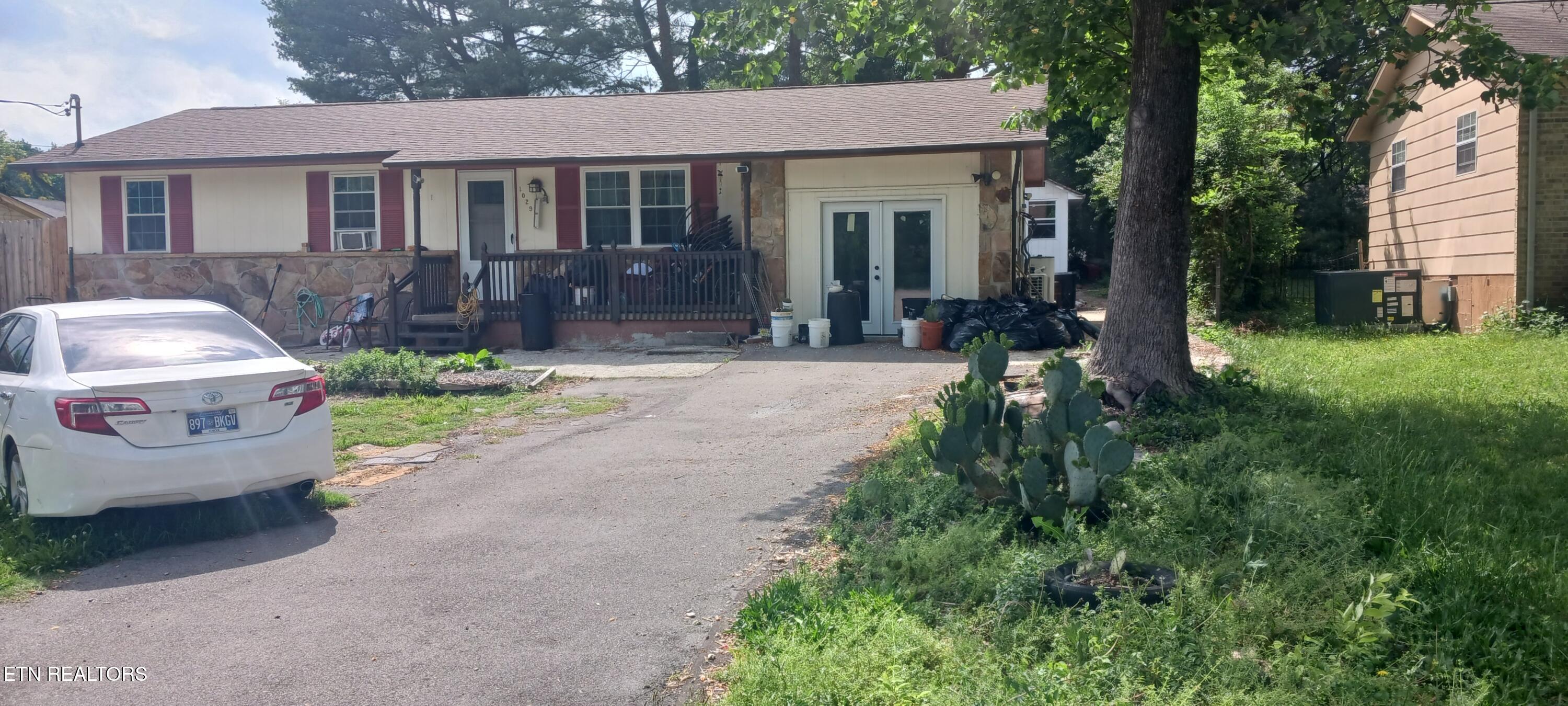 1029 Morrow Road Knoxville, TN 37923 - Photo 5 of 8 20260428_155439