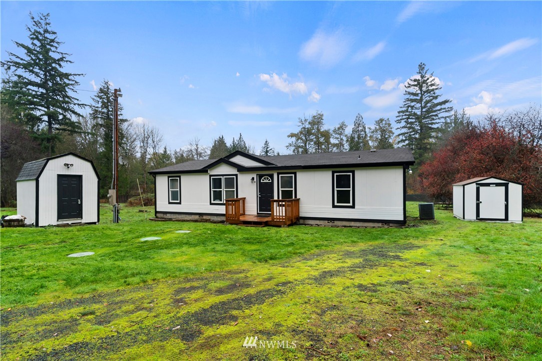 259 Sommerville Road Chehalis, WA 98532 - Photo 2 of 25 a front view of a house with garden