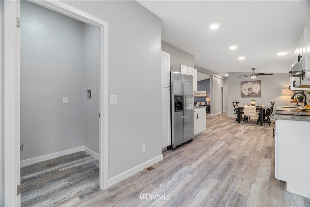 259 Sommerville Road Chehalis, WA 98532 - Photo 7 of 25 a view of a kitchen with wooden floor