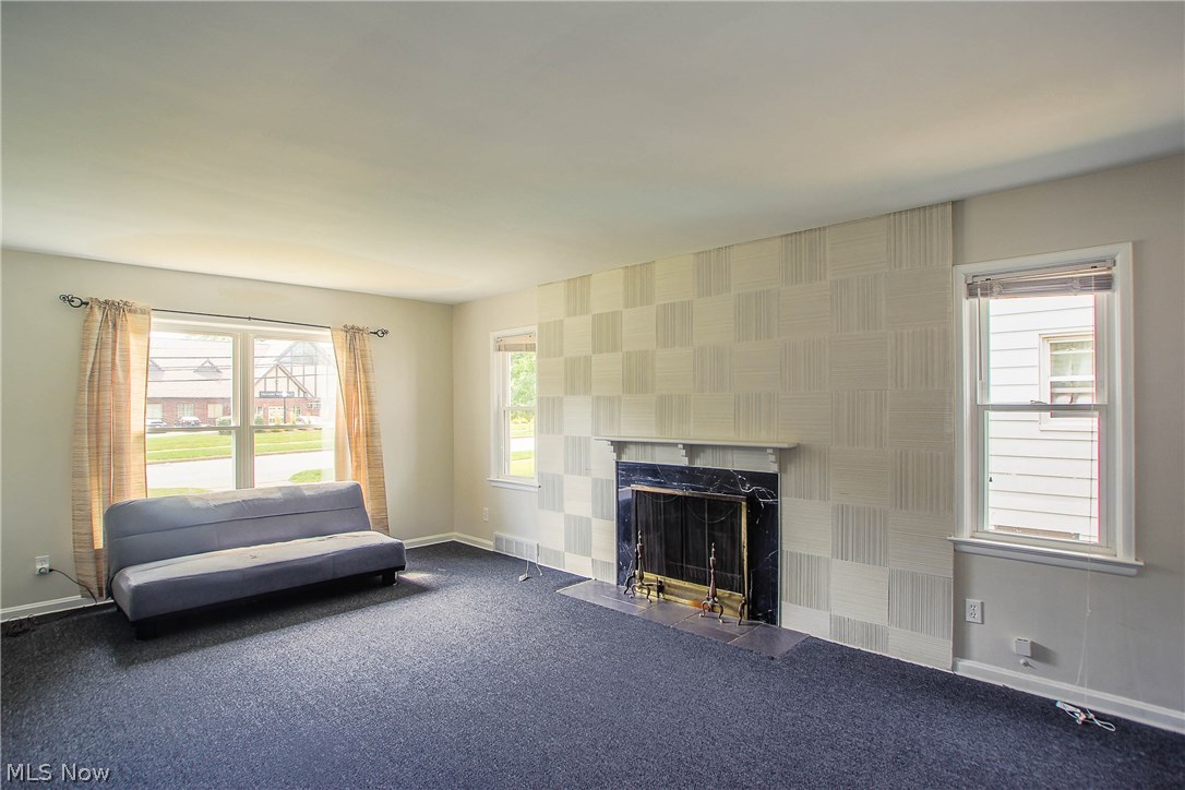 2049 South Green Road Cleveland, OH 44121 - Photo 4 of 13