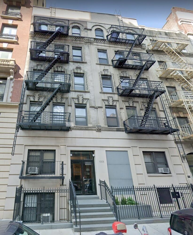 133 East 30th Street, Unit 1A Manhattan, NY 10016 - Photo 7 of 8 a view of a building with a door