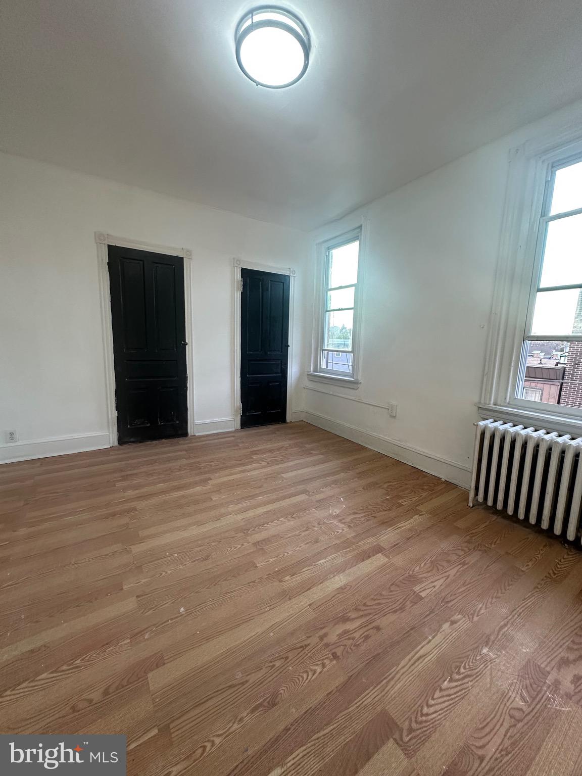 260 West Queen Lane Philadelphia, PA 19144 - Photo 16 of 34 an empty room with windows