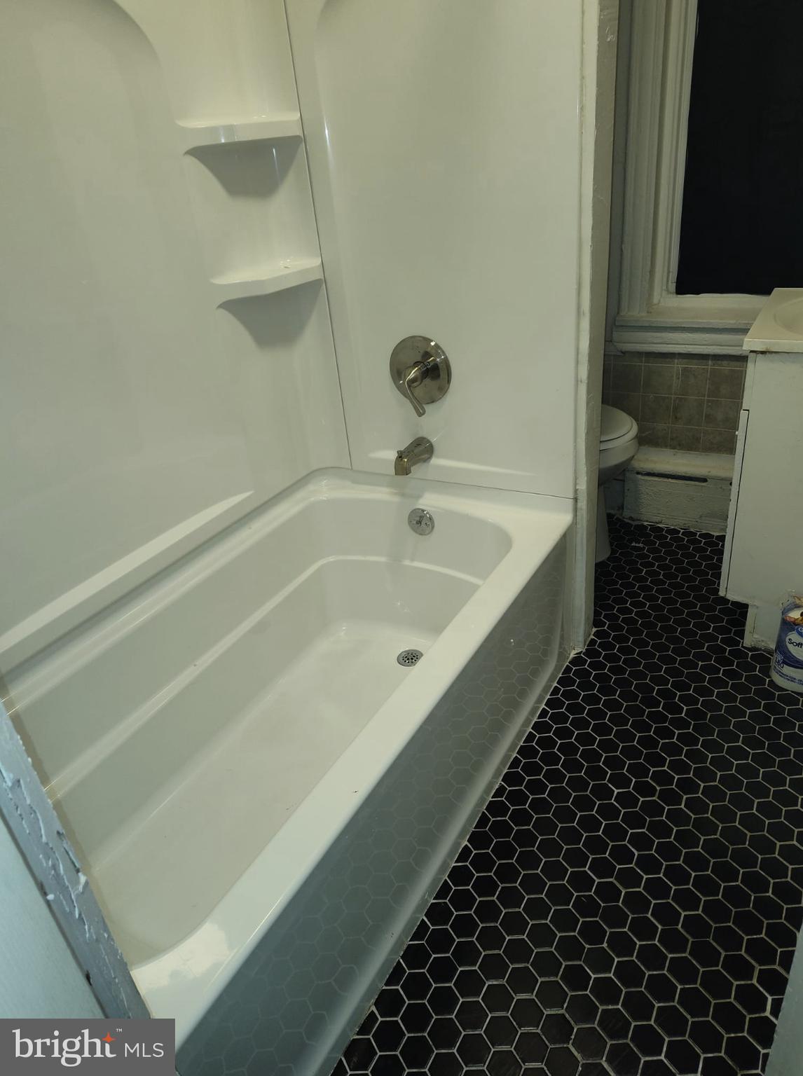 260 West Queen Lane Philadelphia, PA 19144 - Photo 21 of 34 a bathroom with a bathtub