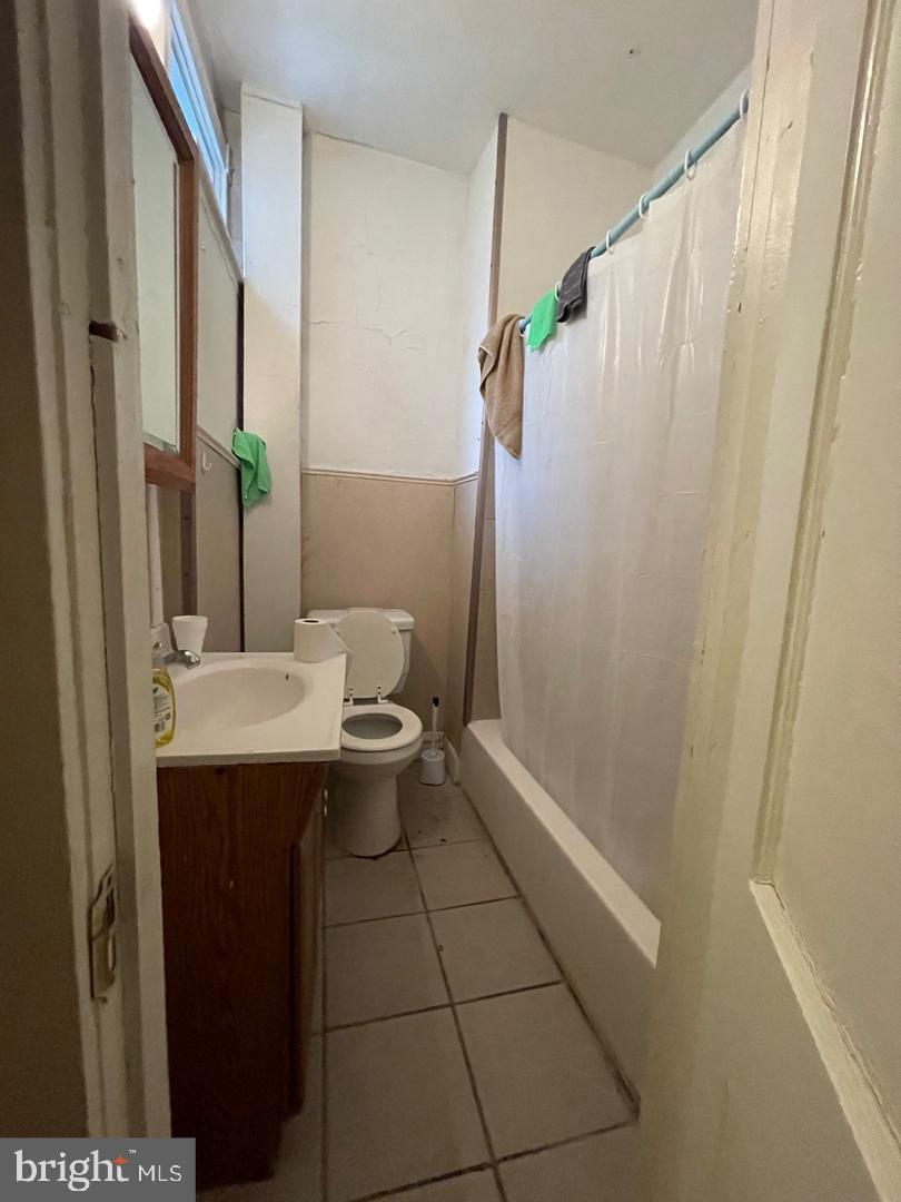 260 West Queen Lane Philadelphia, PA 19144 - Photo 33 of 34 a bathroom with a sink a toilet and shower