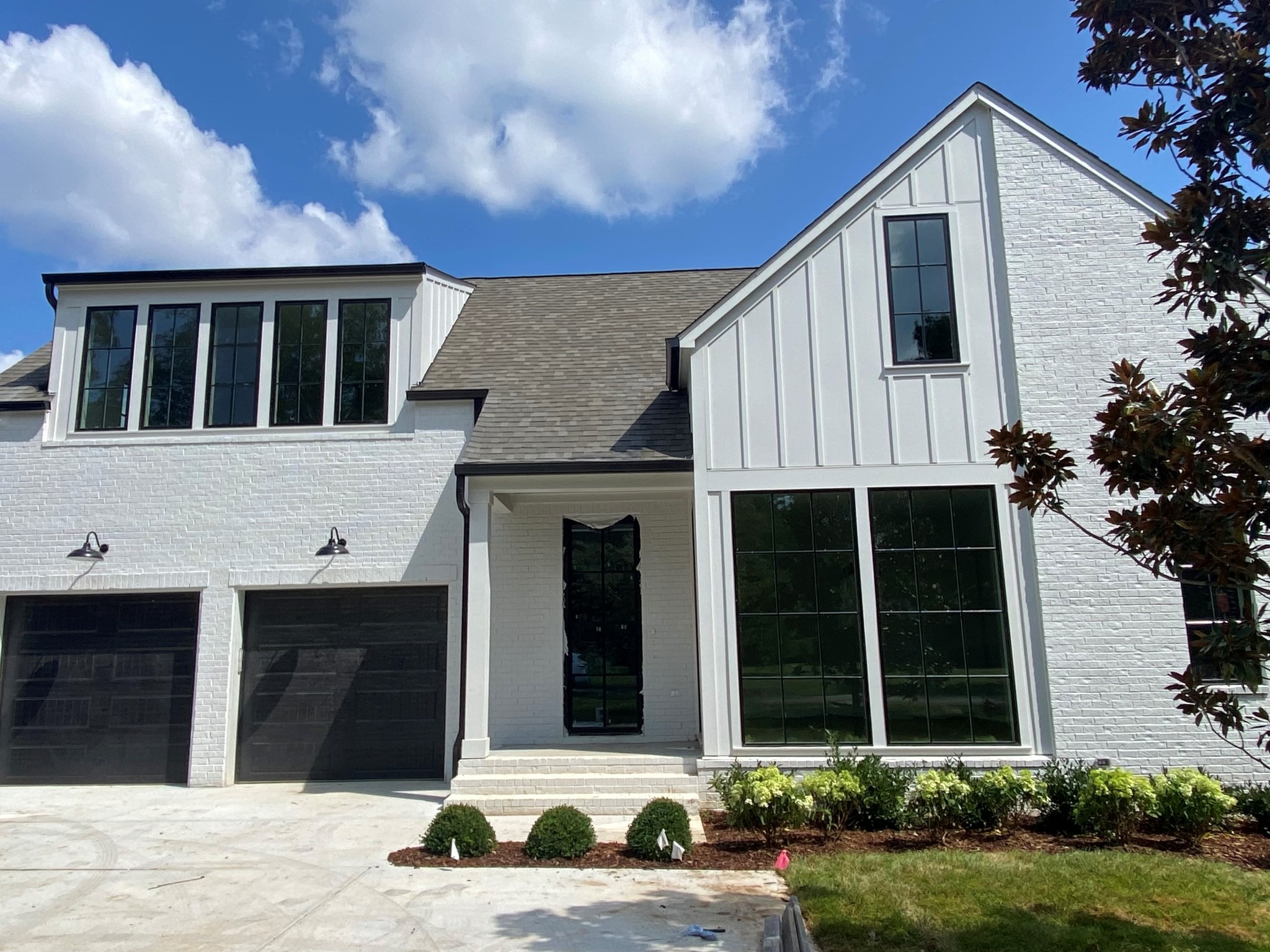 3620 Robin Road Nashville, TN 37204 - Photo 1 of 32 a front view of a house with a yard