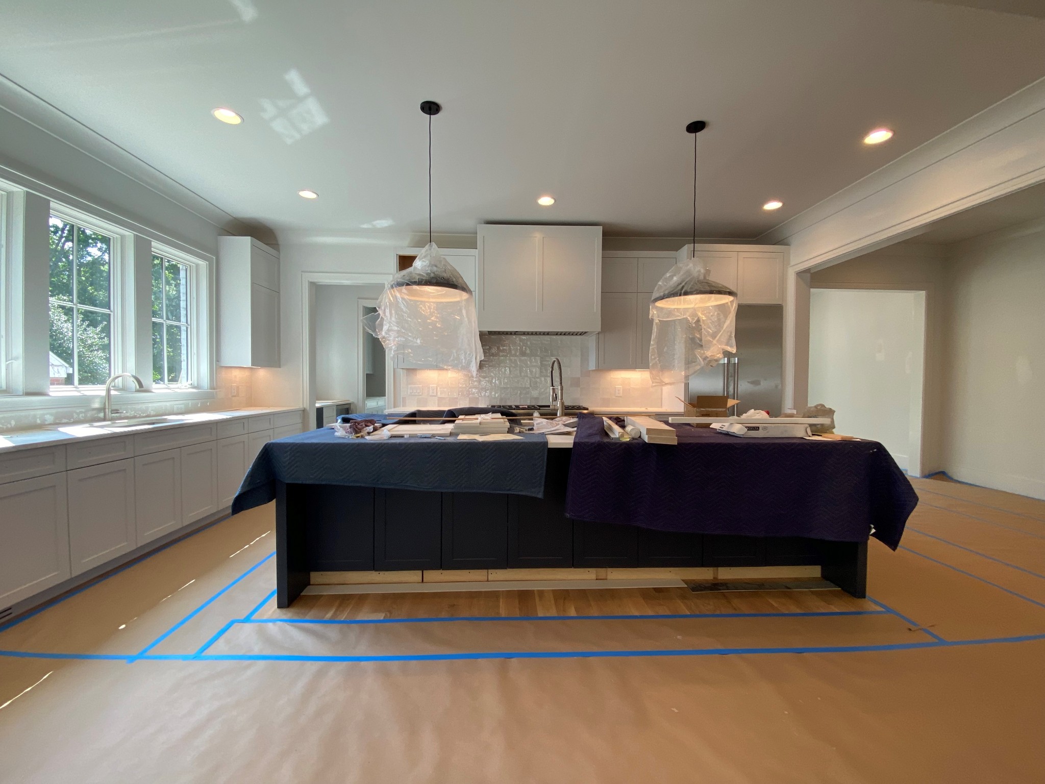 3620 Robin Road Nashville, TN 37204 - Photo 8 of 32 a living room with a large bed and a large window