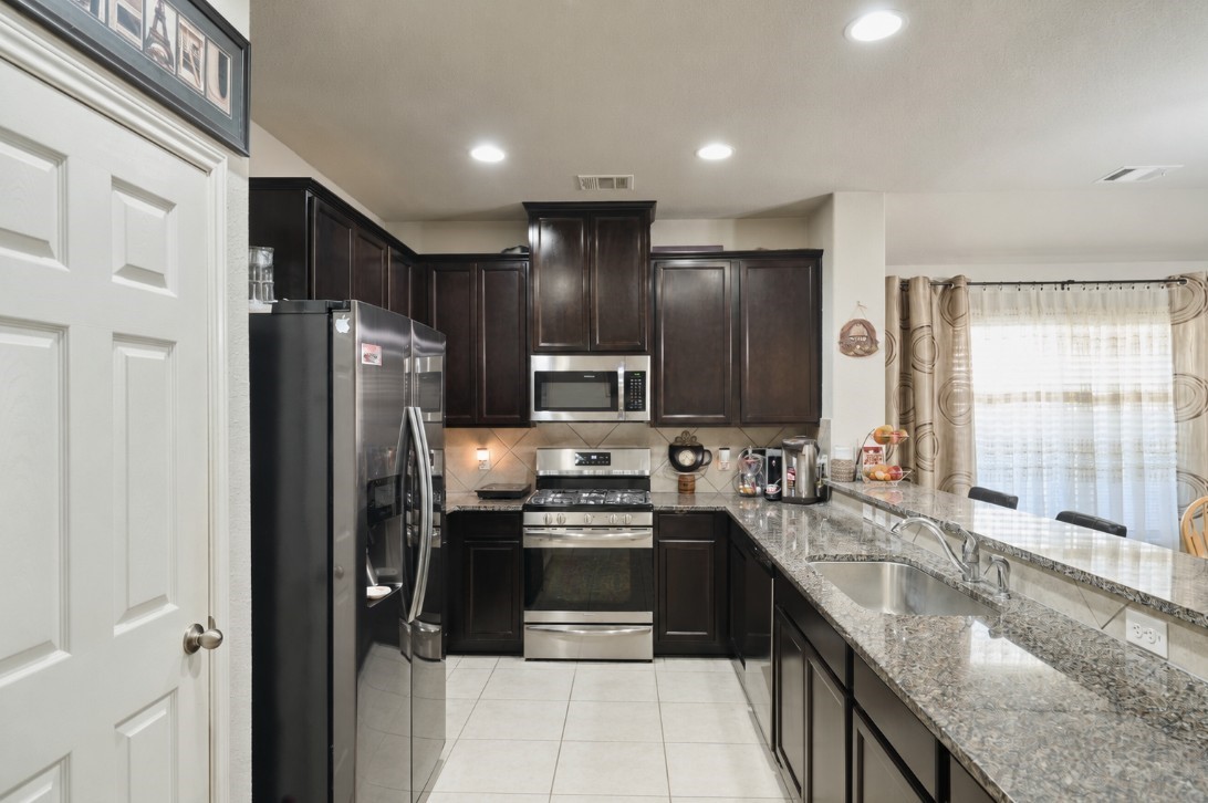 2020 Cedar Tree Court Conroe, TX 77301 - Photo 9 of 26