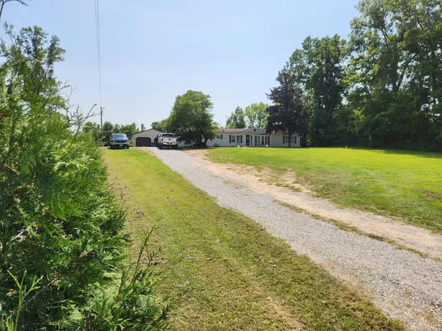 $230,000 | 8013 East 250 South, Pierceton, IN 46562