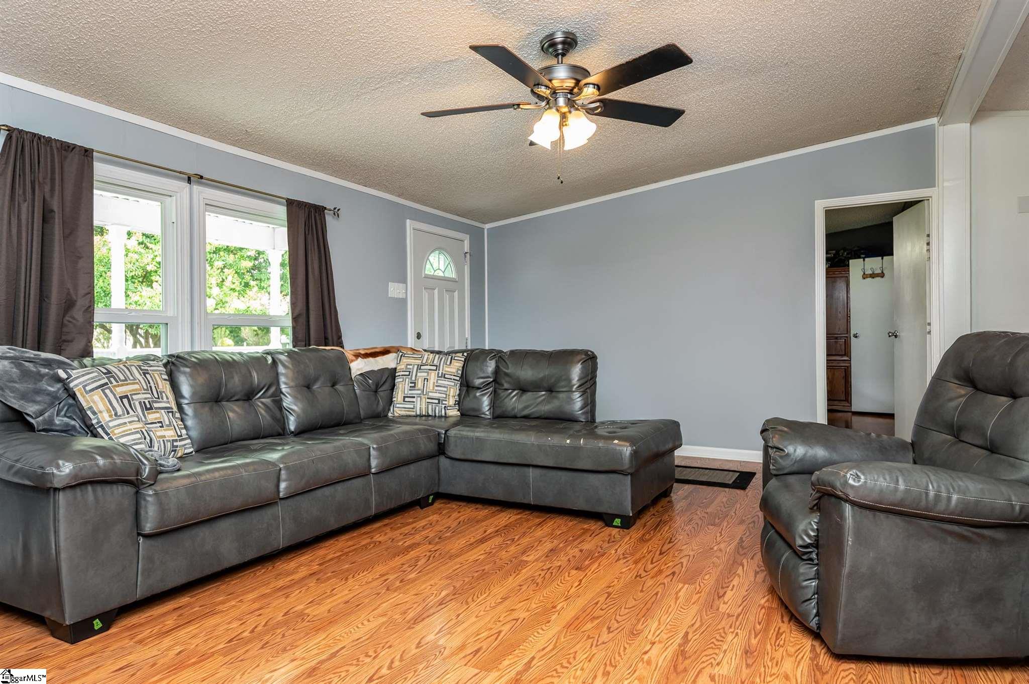 243 Tapp Road Greer, SC 29651 - Photo 3 of 24