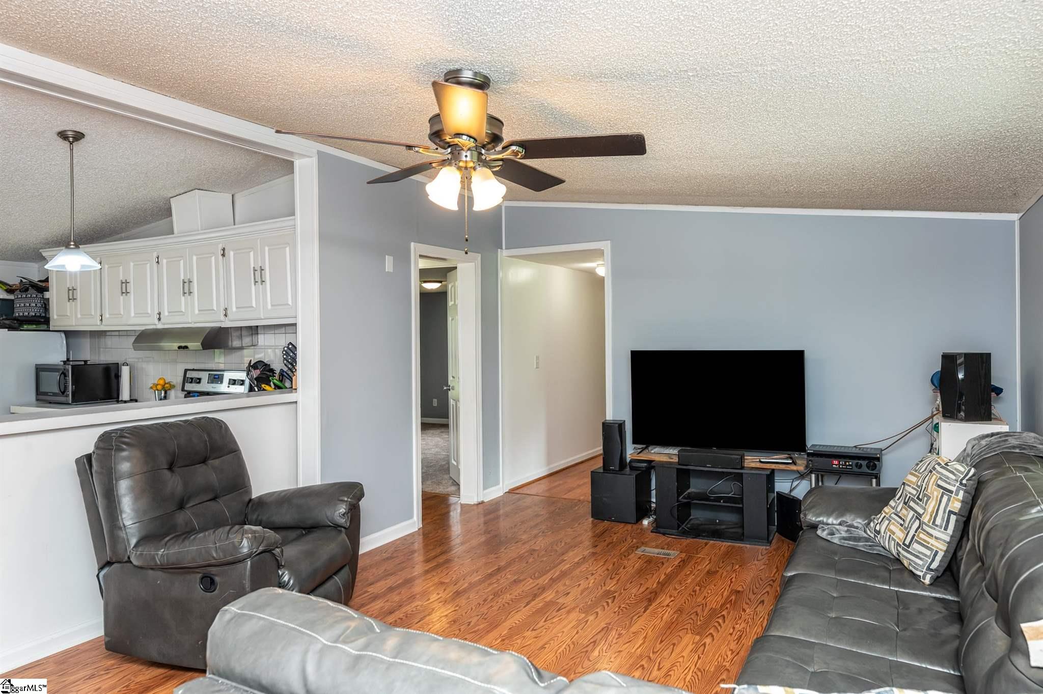 243 Tapp Road Greer, SC 29651 - Photo 4 of 24
