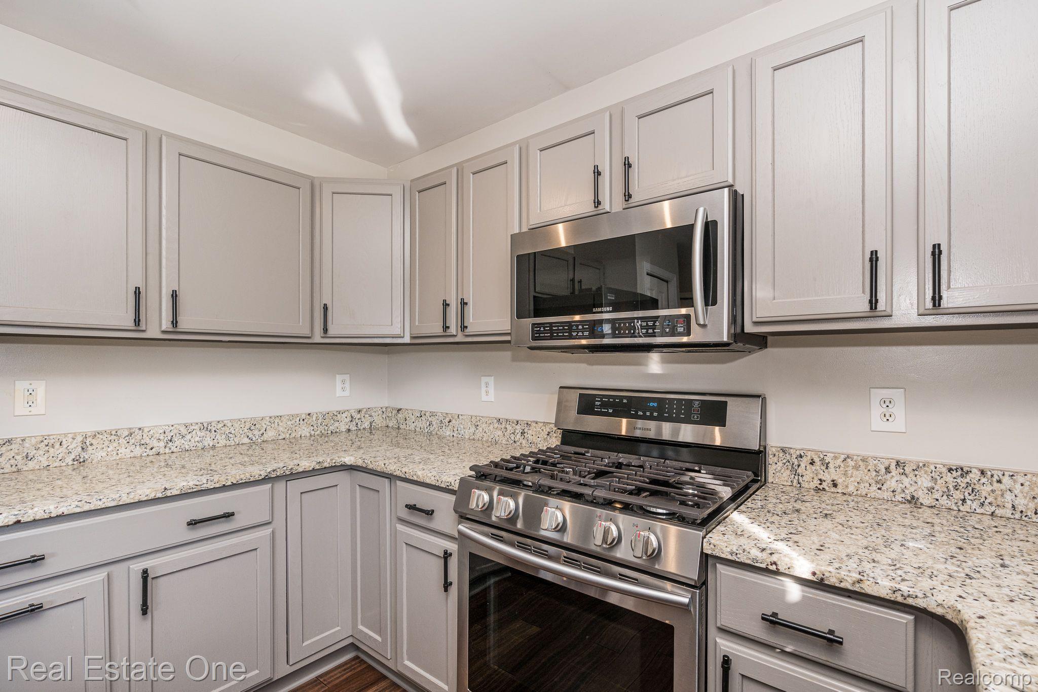 3267 Bathurst Avenue Rochester, MI 48309 - Photo 19 of 37 Gallery Image 19