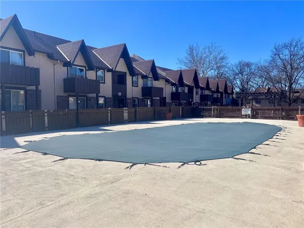 $163,000 | 6224 Robinson Street, Unit 4, Overland Park, KS 66202