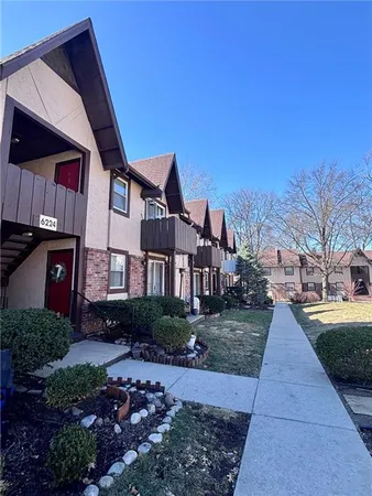 $163,000 | 6224 Robinson Street, Unit 4, Overland Park, KS 66202