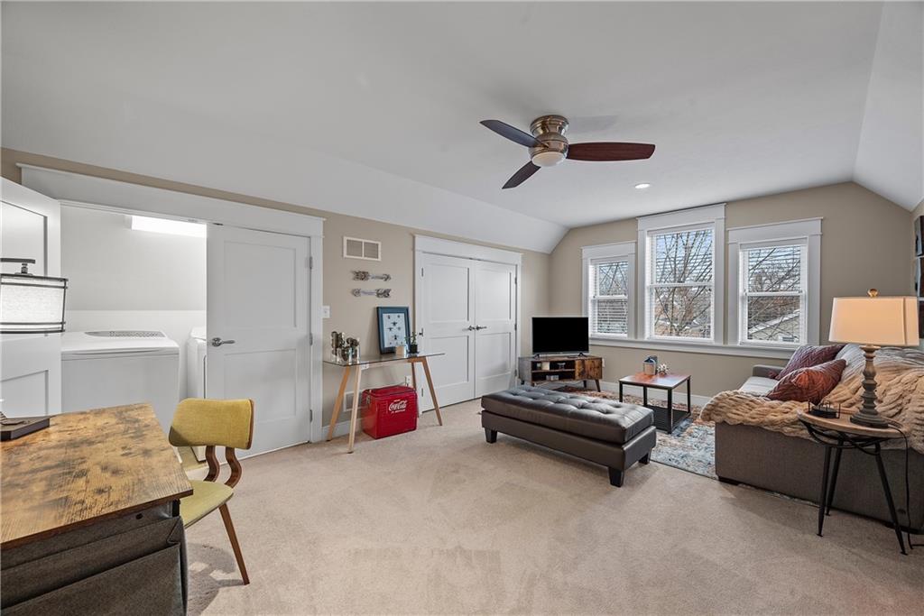 706 Ivy Street, Unit 2 Pittsburgh, PA 15232 - Photo 26 of 35 a living room with furniture and a window