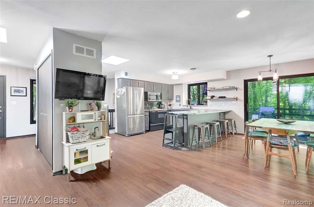 28371 Inkster Road Farmington Hills, MI 48334 - Photo 17 of 32 Gallery Image 17