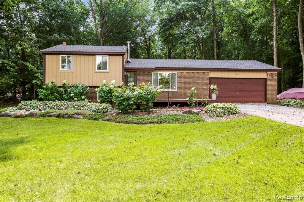 5118 Golf Club Road Howell, MI 48843 - Photo 2 of 40