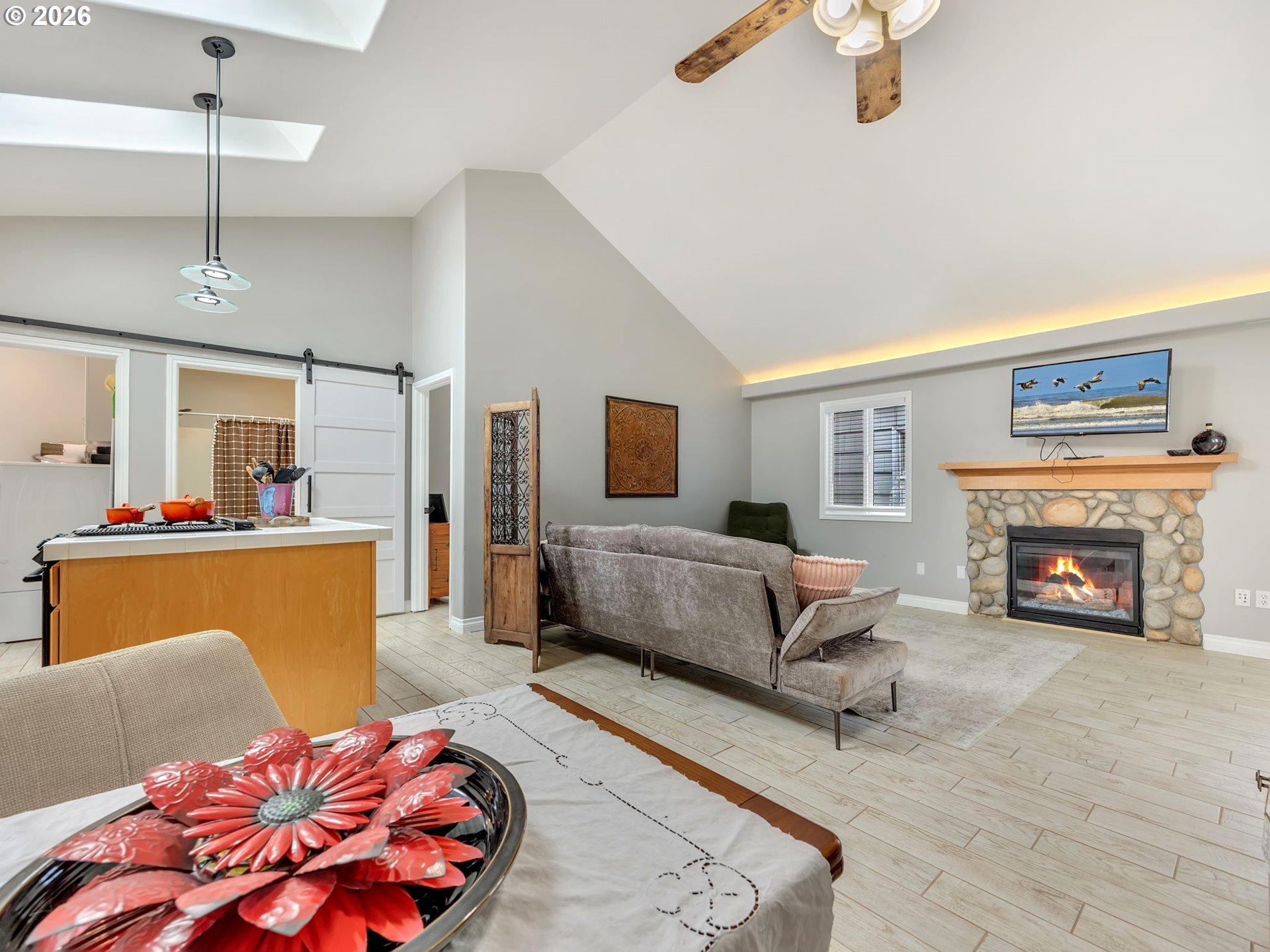 136B 3rd Avenue Seaside, OR 97138 - Photo 13 of 38 Living Room/Dining Room