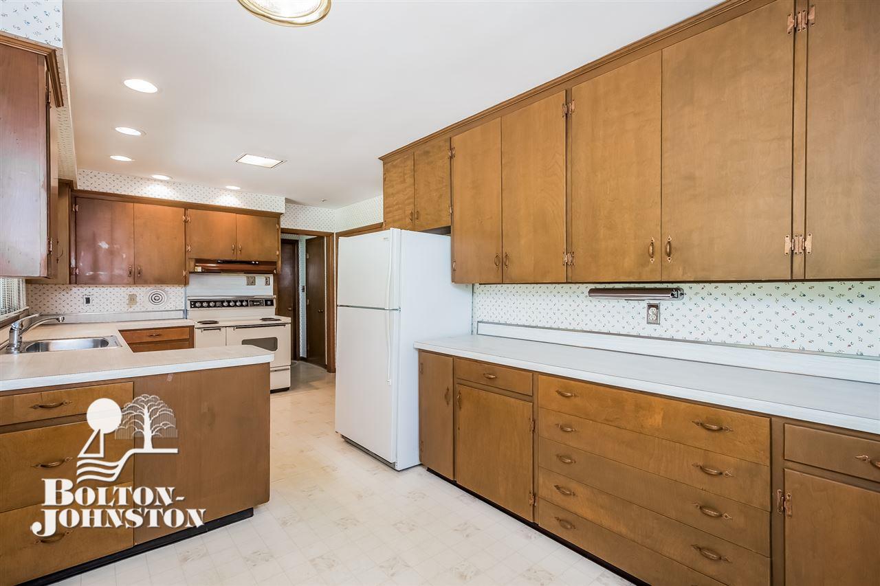 280 Ridge Road Grosse Pointe, MI 48236 - Photo 13 of 50 31295540-12.JPG