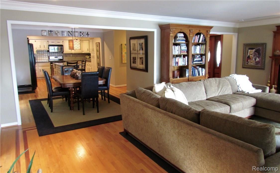 6174 Cowell Road Brighton, MI 48116 - Photo 11 of 23 image.jpeg