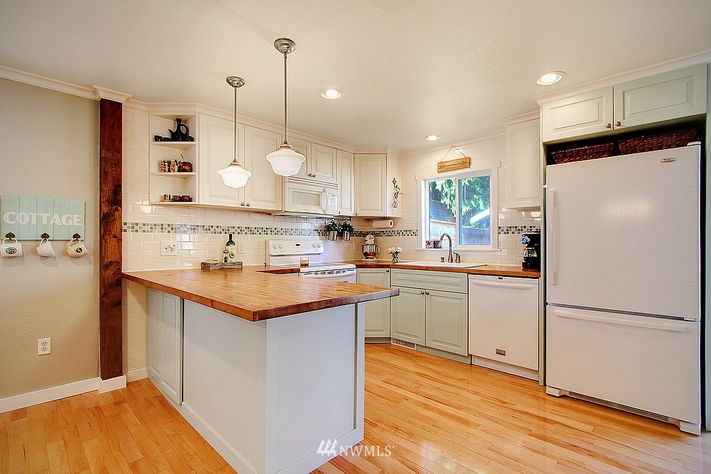 17604 28th Avenue Southeast Bothell, WA 98012 - Photo 3 of 16 Gallery Image 3