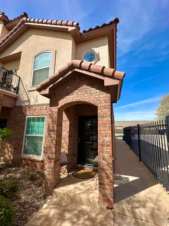 $2,200 | 2108 Main Street, Lubbock, TX 79401