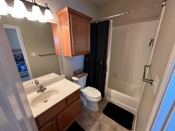 $2,200 | 2108 Main Street, Lubbock, TX 79401