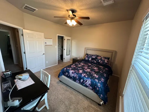 $2,200 | 2108 Main Street, Lubbock, TX 79401