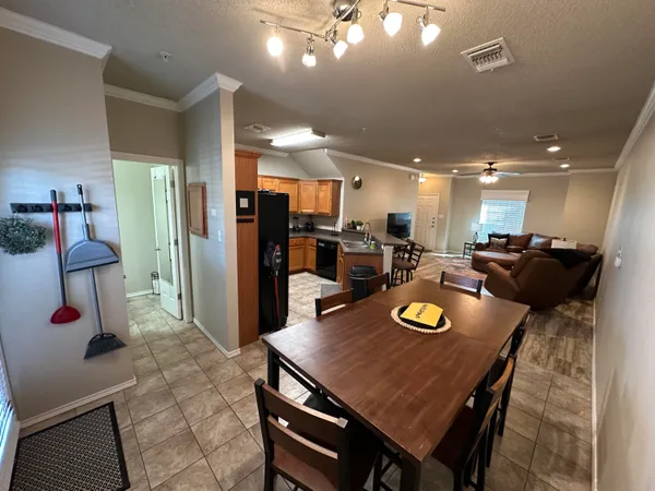$2,200 | 2108 Main Street, Lubbock, TX 79401
