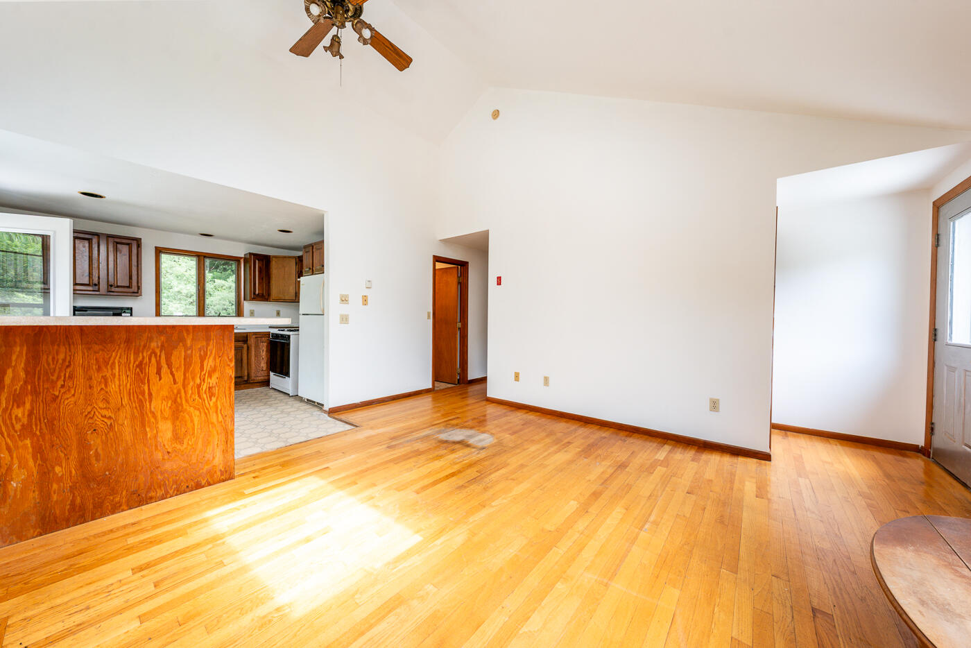 208 Route 6 Truro, MA 02666 - Photo 18 of 32 livroom4