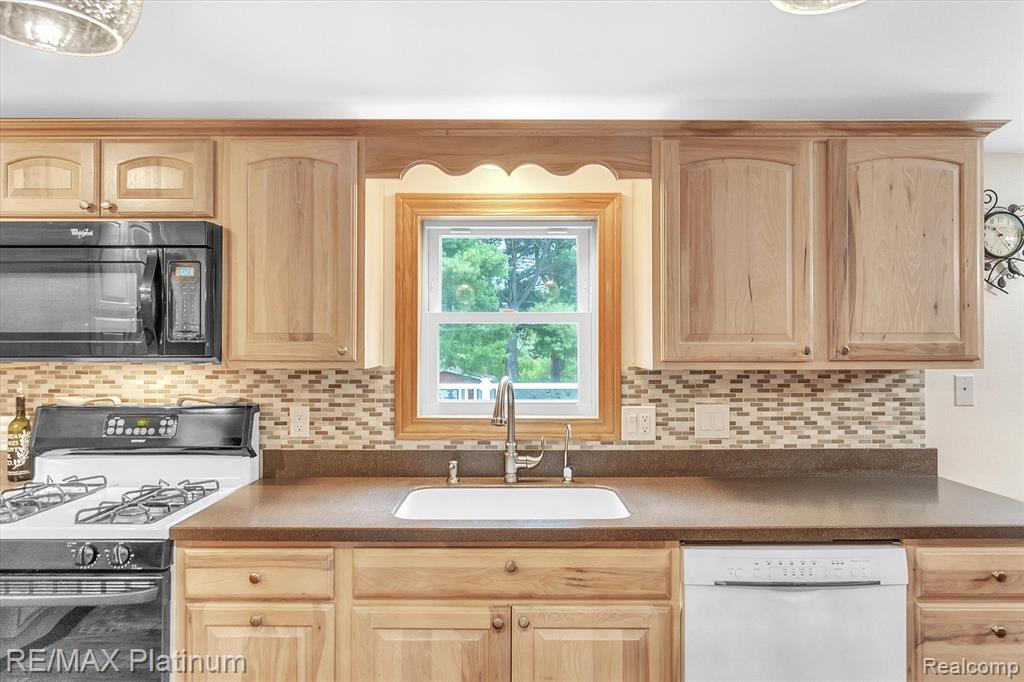 14503 Bird Road Byron, MI 48418 - Photo 16 of 59