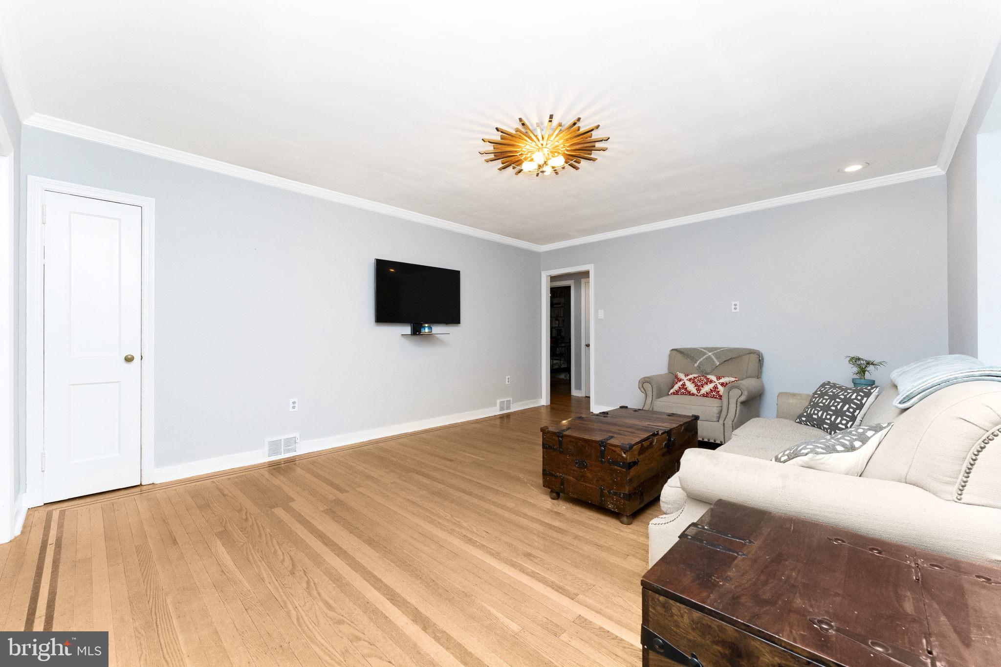 24 Hewett Road Wyncote, PA 19095 - Photo 7 of 31 Living Room