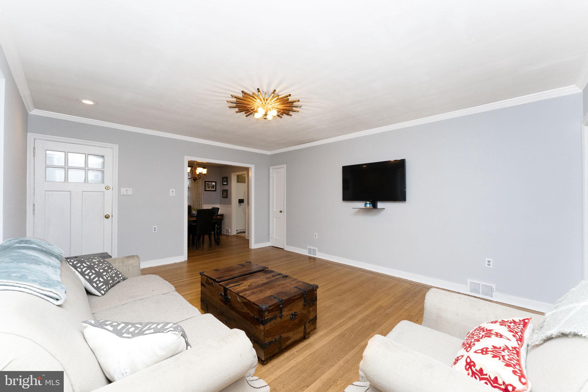 24 Hewett Road Wyncote, PA 19095 - Photo 8 of 31 Living Room