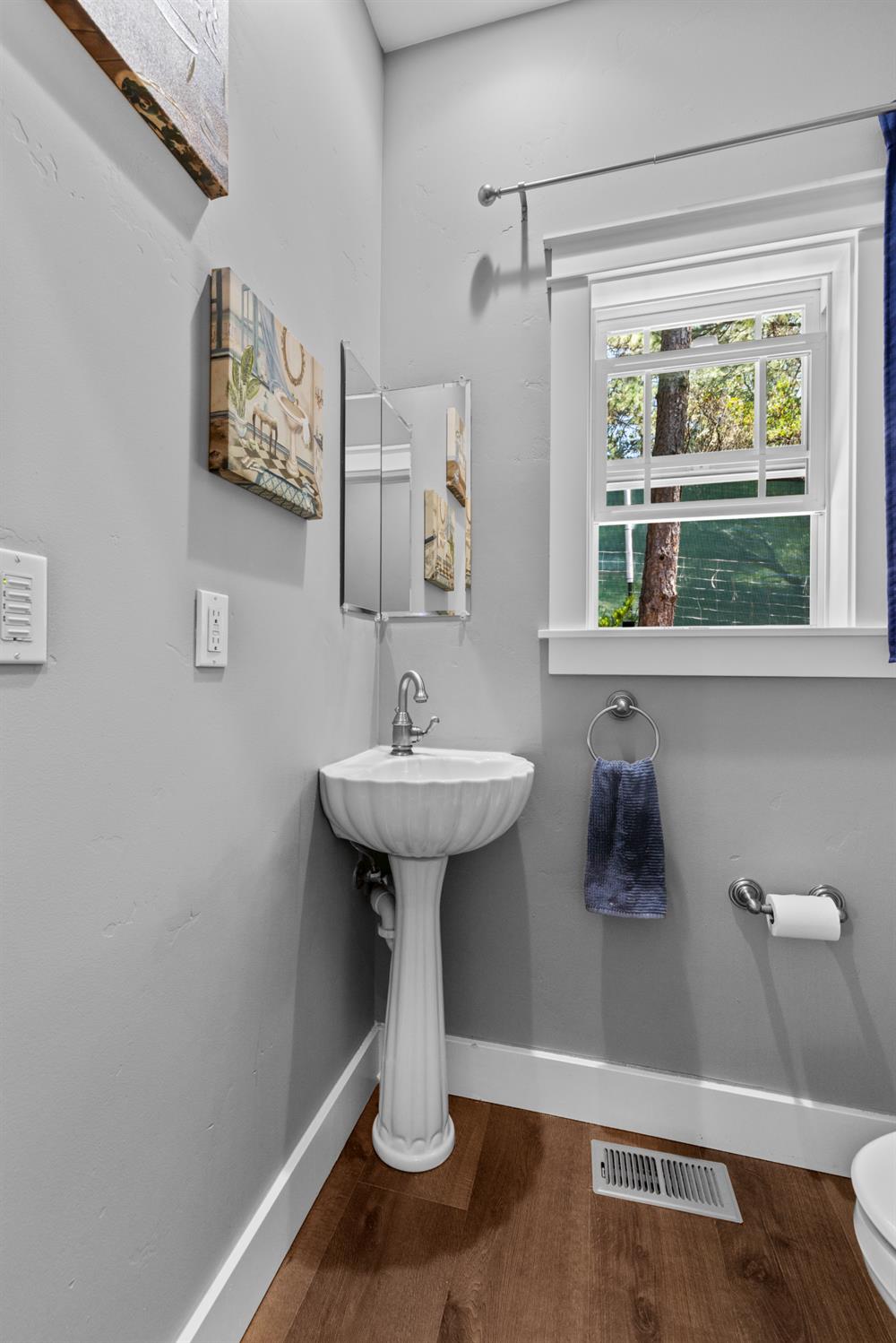 18594 Norlene Way Grass Valley, CA 95949 - Photo 18 of 46 Half bathroom by the garage.