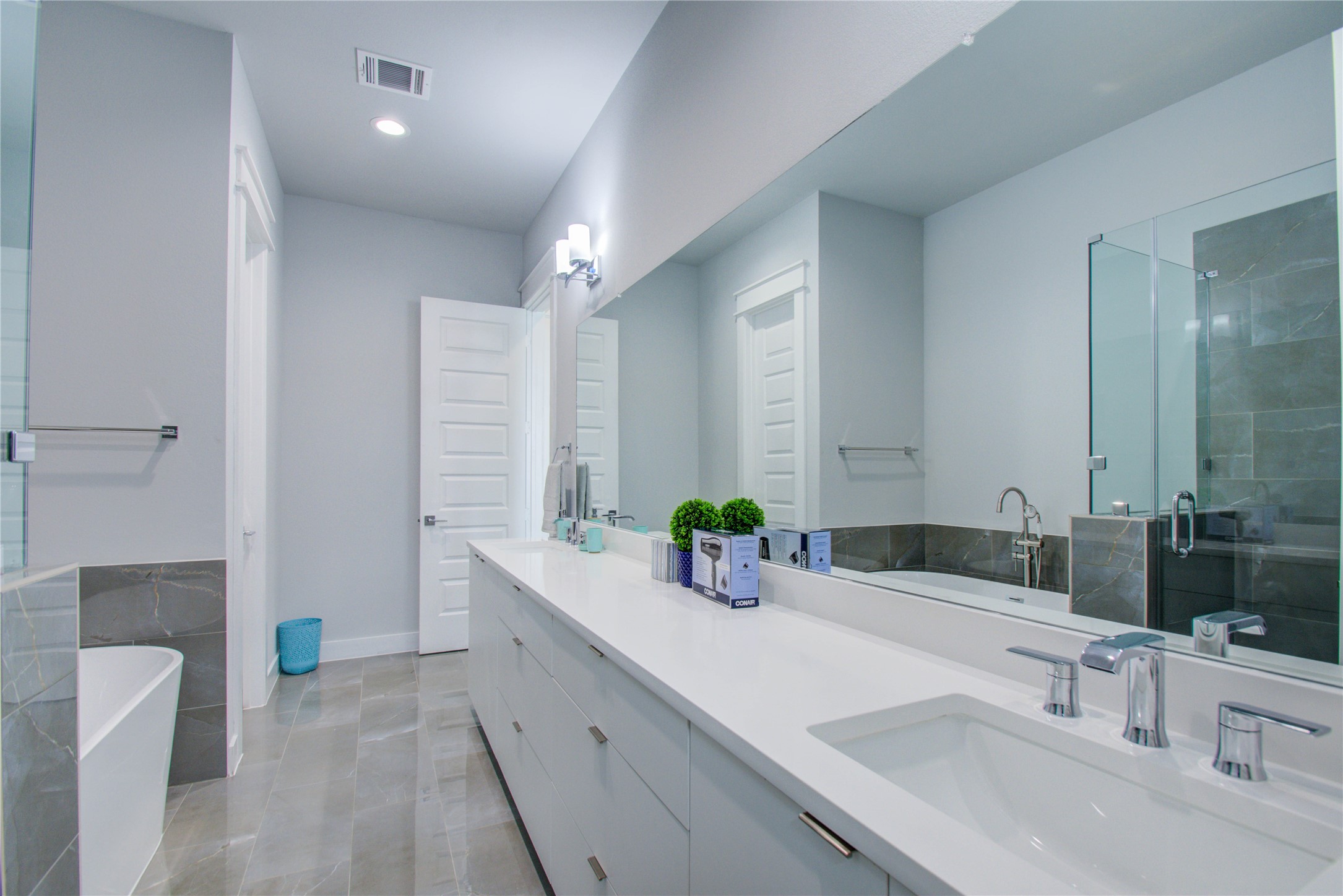 2549 Hollister Road Houston, TX 77080 - Photo 13 of 16 a bathroom with a double vanity sink mirror and bathtub