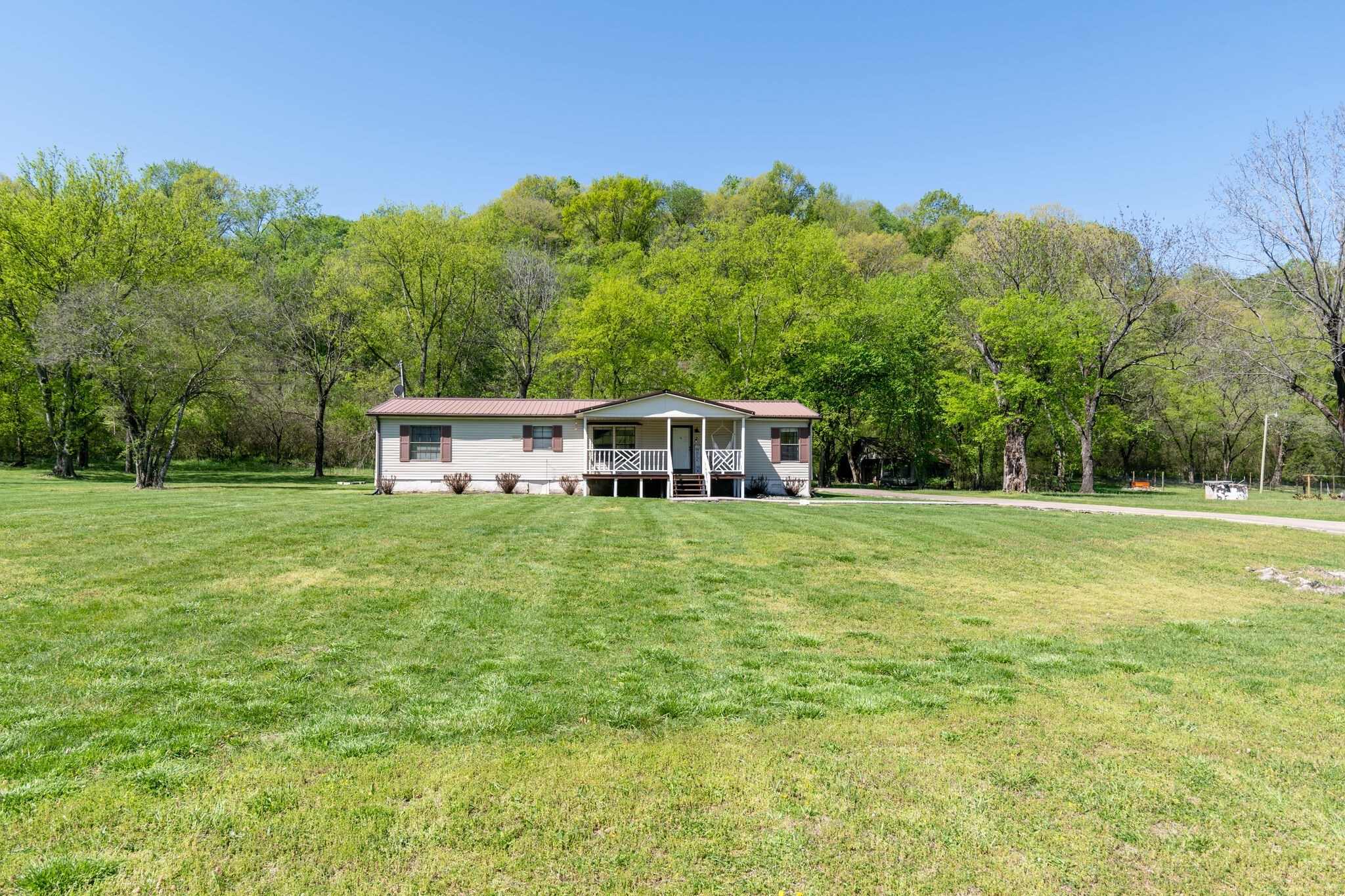 8390 West Sheepneck Road Mount Pleasant, TN 38474 - Photo 4 of 32 Gallery Image 4