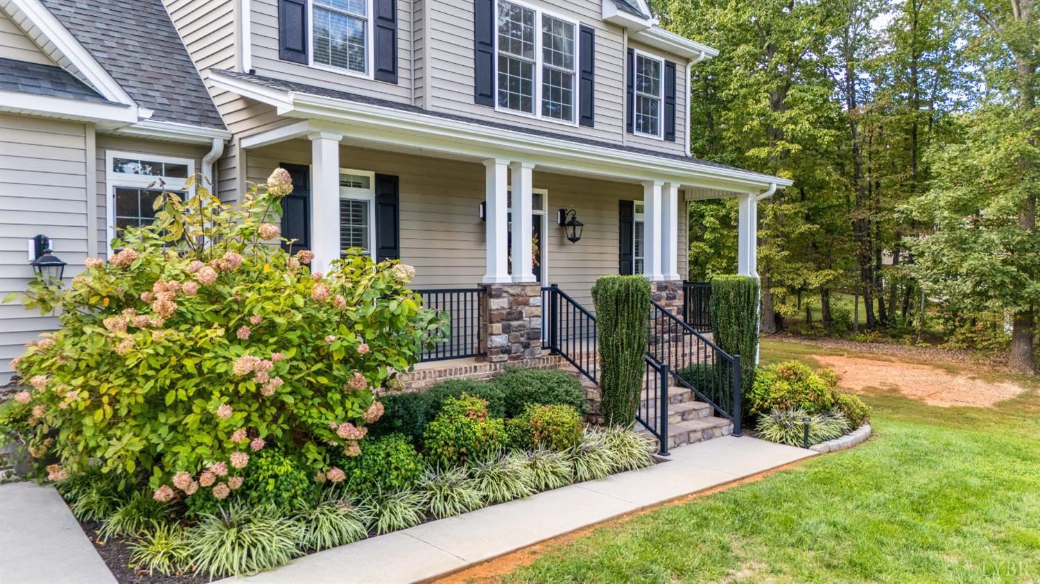 333 Sunset Ridge Drive Concord, VA 24538 - Photo 3 of 61 front view of a house with a yard