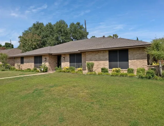 $385,000 | 1406 Shadybrook Drive, DeSoto, TX 75115