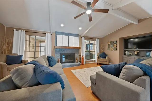 $385,000 | 1406 Shadybrook Drive, DeSoto, TX 75115