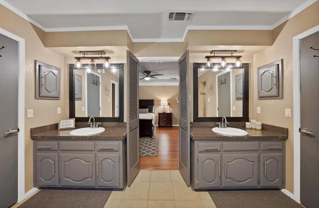 $385,000 | 1406 Shadybrook Drive, DeSoto, TX 75115