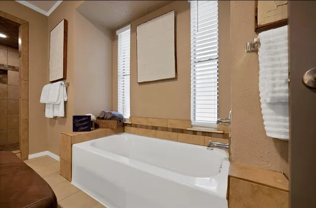 $385,000 | 1406 Shadybrook Drive, DeSoto, TX 75115