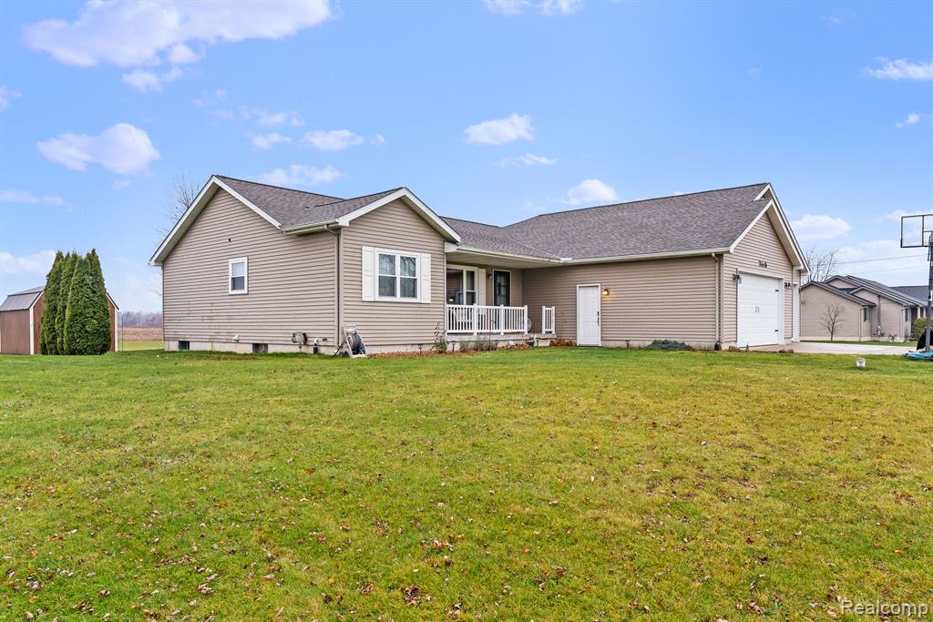 7445 Reid Road Swartz Creek, MI 48473 - Photo 3 of 31