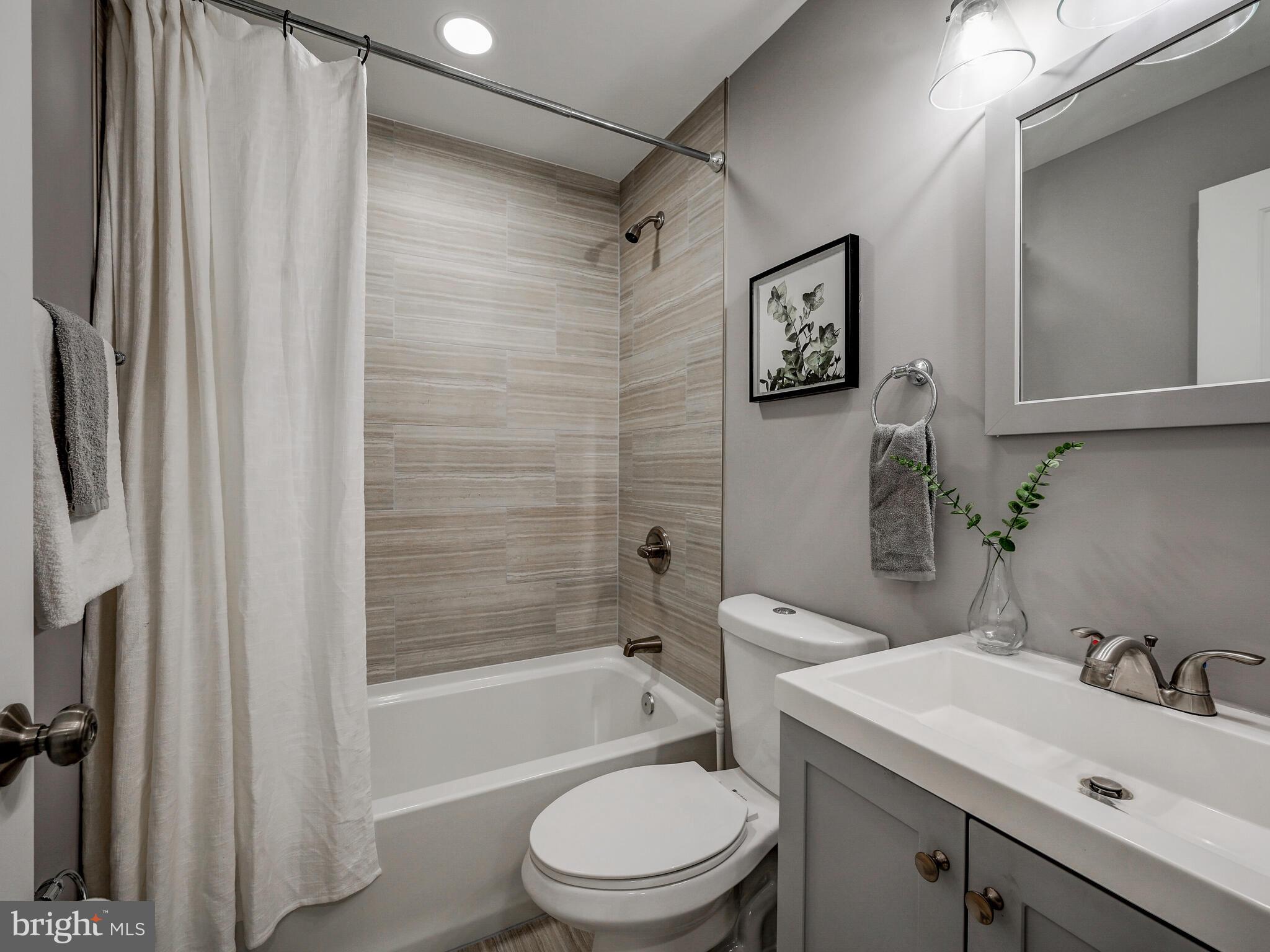 8118 Bullneck Road Baltimore, MD 21222 - Photo 22 of 48 Full Bathroom