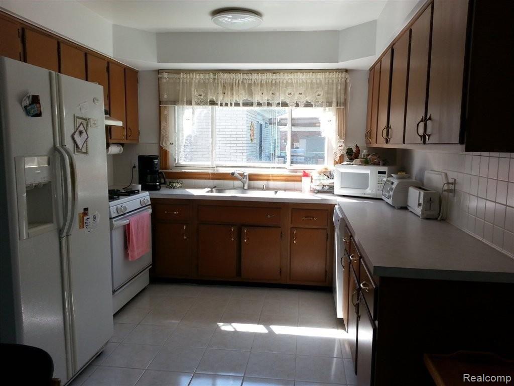 19032 Stonewood Road Riverview, MI 48193 - Photo 2 of 27 2013-09-14 12.11.15.jpg