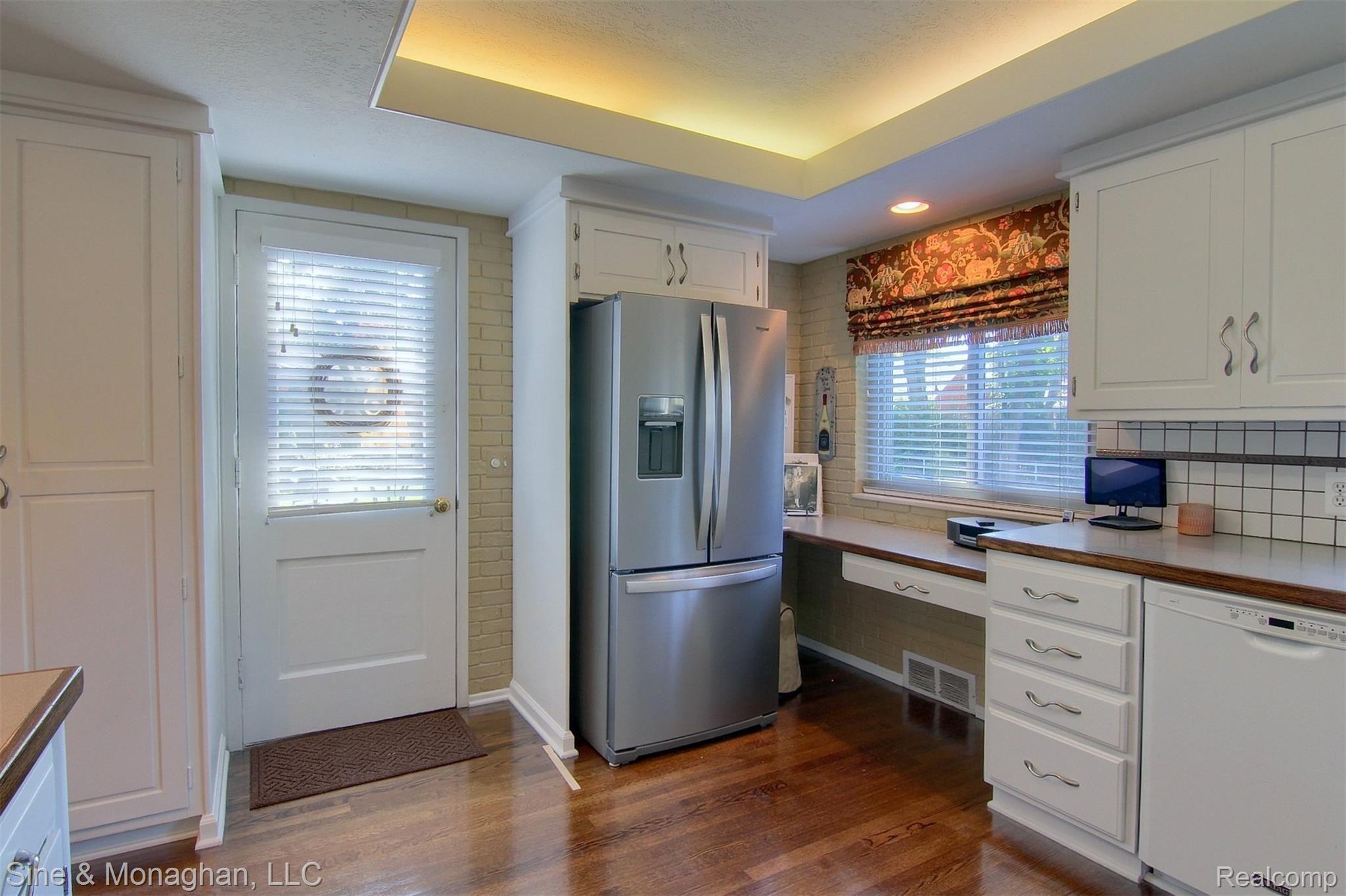 403 Barclay Road Grosse Pointe, MI 48236 - Photo 7 of 29 8-Kitchen 3rd View.jpg
