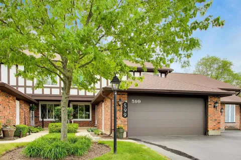 a view of outdoor space yard and porch