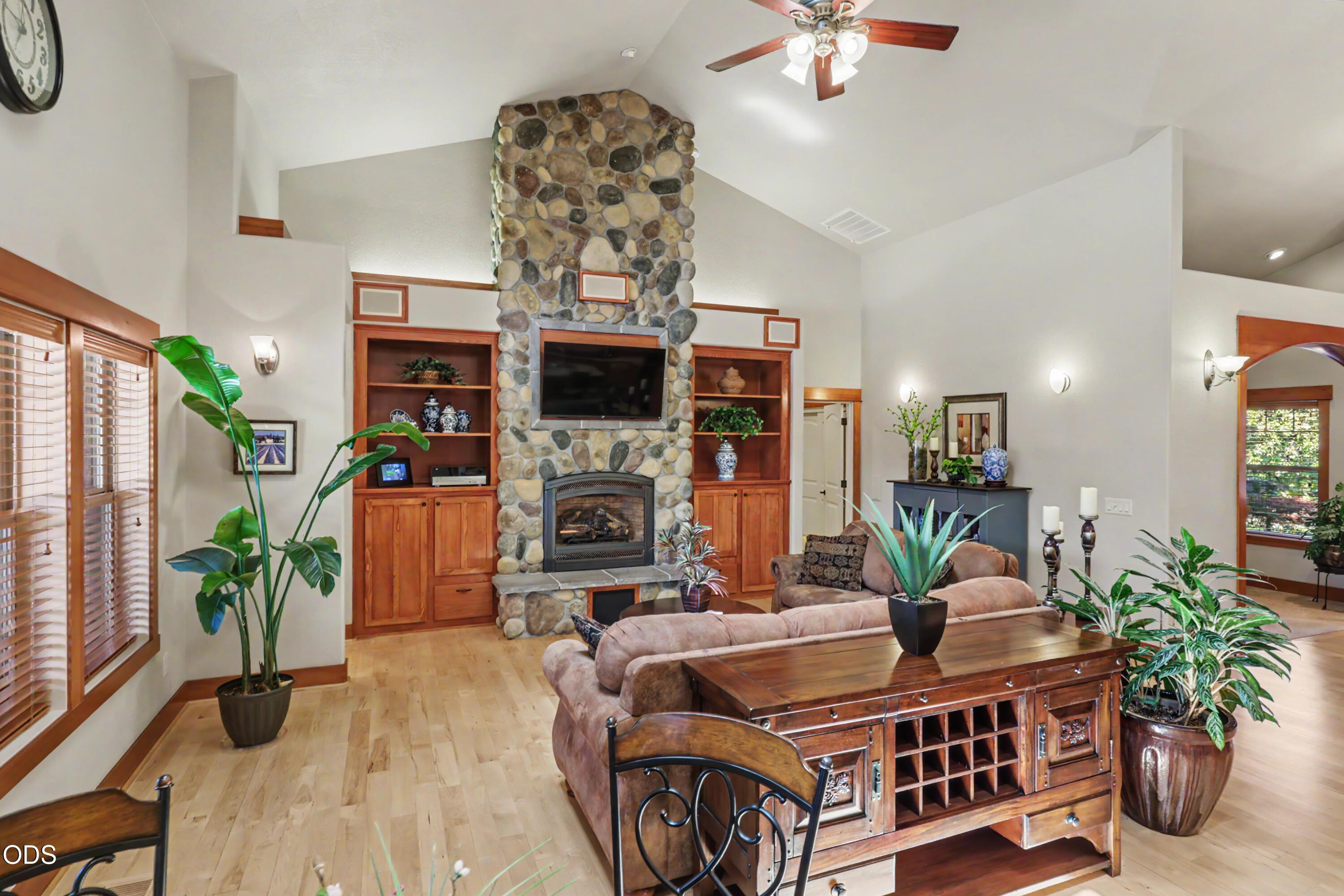 225 Echo Way Eagle Point, OR 97524 - Photo 7 of 63