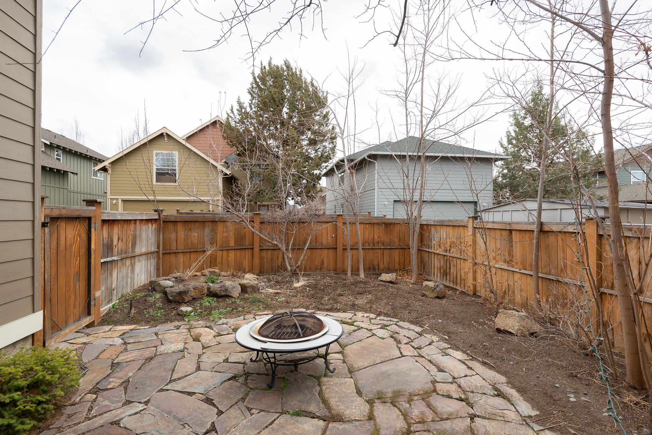 62737 Larkview Road Bend, OR 97701 - Photo 19 of 21 a view of a backyard of the house