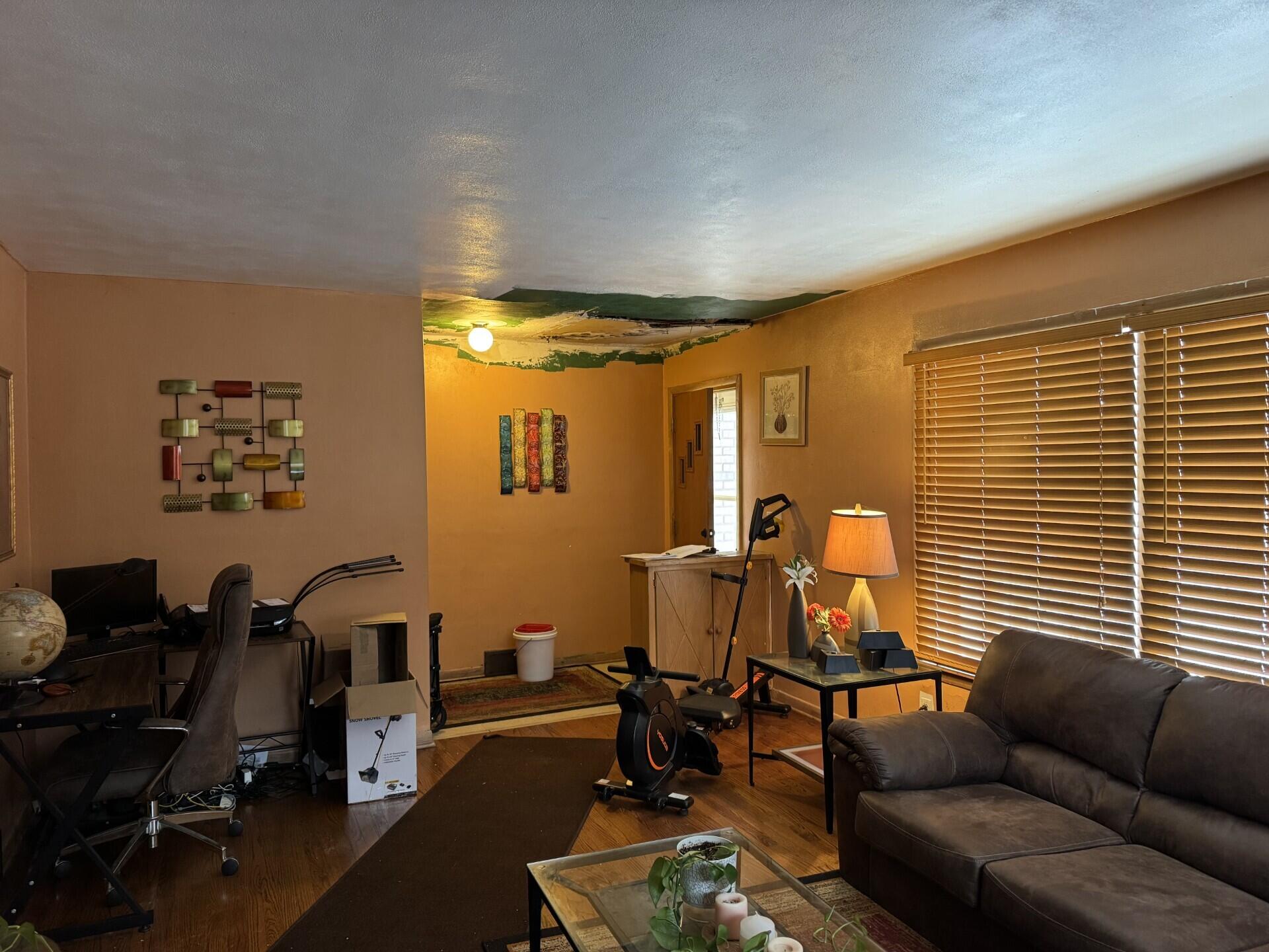 821 Saxony Drive Racine, WI 53402 - Photo 3 of 19 Living Room 25