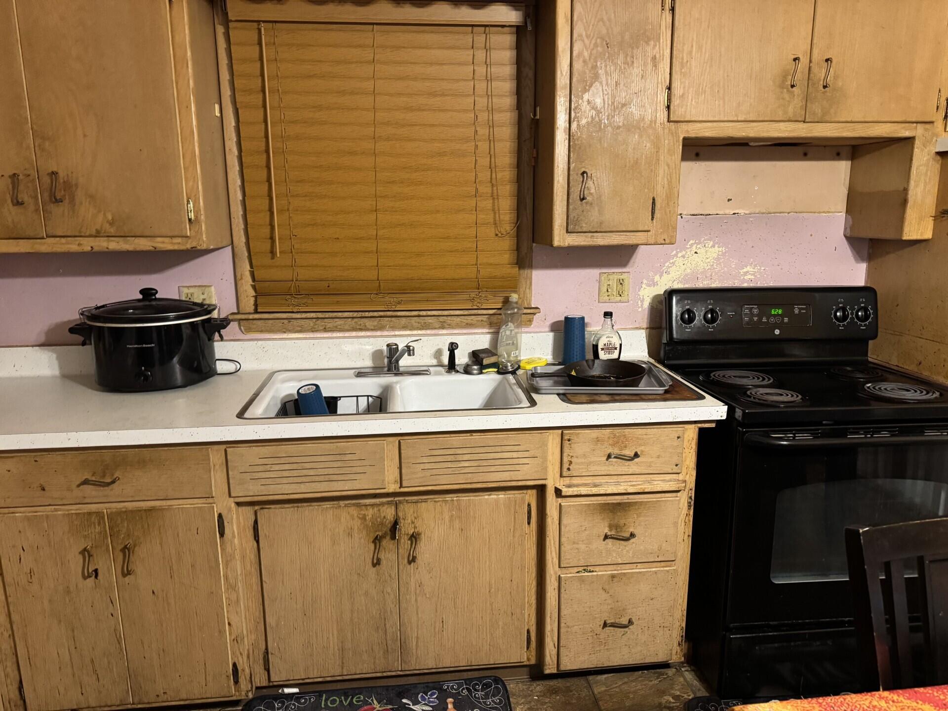 821 Saxony Drive Racine, WI 53402 - Photo 6 of 19 Kitchen